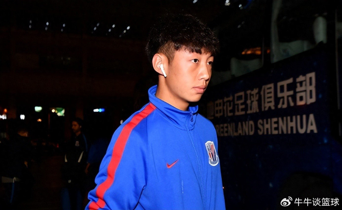 半岛体育APP-意外！他是斯卢茨基唯一舍不得弃用的申花老将，如今成球队核心|上海申花|吴曦|谢鹏飞|英博|主力_新浪新闻